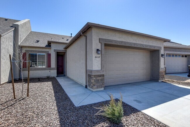 Building Photo - Rate reduction on this beautiful Townhome in Granville!