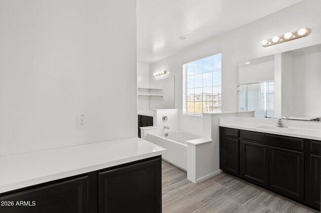 Building Photo - 130 N Bay Dr