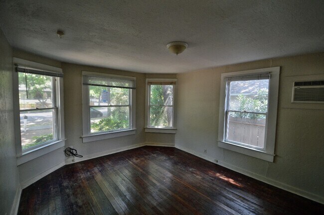 Building Photo - 642 W 3rd St