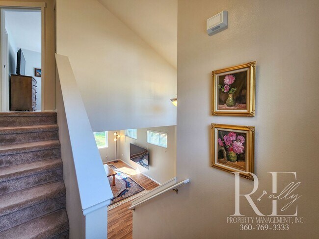 Building Photo - Spacious Silverdale Home with Large Fenced...