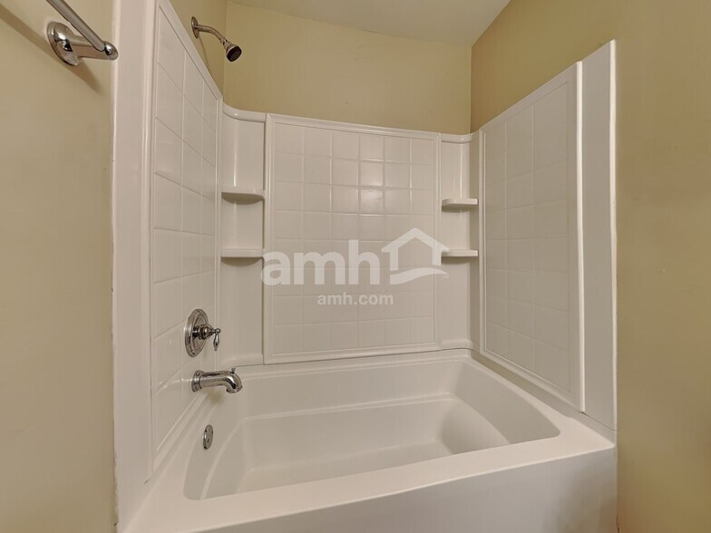 Building Photo - 132 Pine View Xing