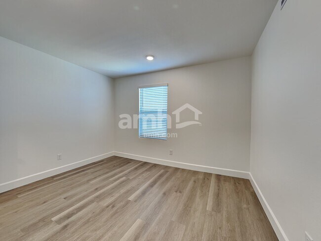 Building Photo - 9230 River Owl Ct