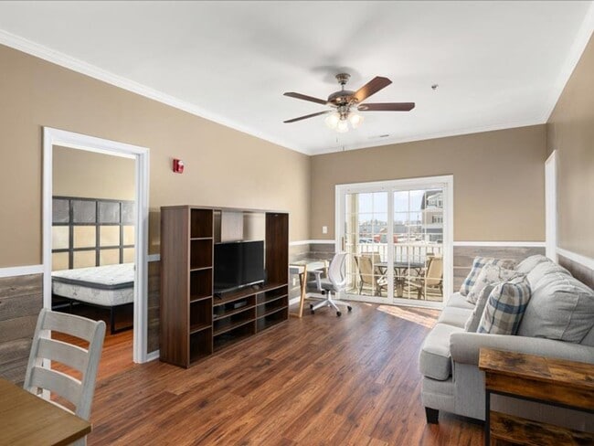 Building Photo - For Rent: Beautifully updated 2-bed/2-bath condo, Sandpiper Village, Rehoboth. $2,000.00/month. P...