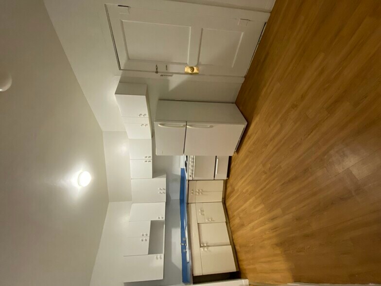 Building Photo - 1589 Beacon St