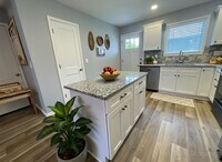 Building Photo - Luxury Lake Living Starts Here – Newer 2 Bed, 2 Bath House in Kimberling City- Year Round Vacatio...