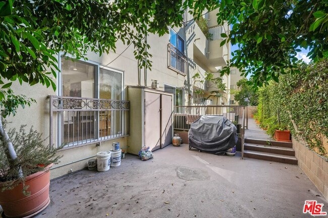 Building Photo - 123 S Clark Dr