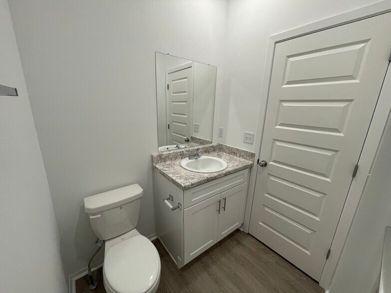 Building Photo - 6723 SW Dignity Ave