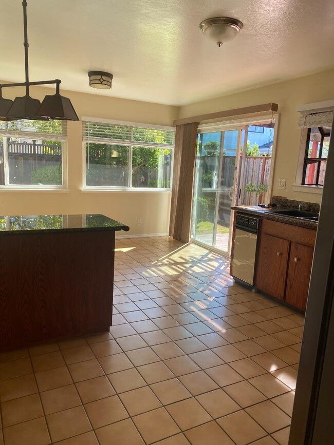 Building Photo - 623 Spar Dr