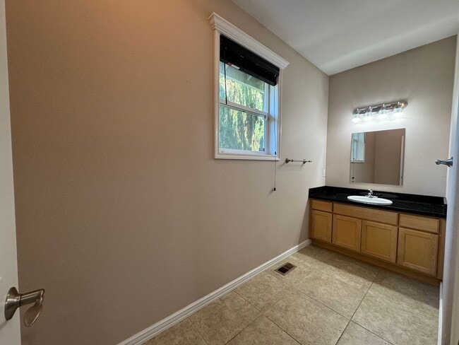 Building Photo - 4467 Castlerock Dr