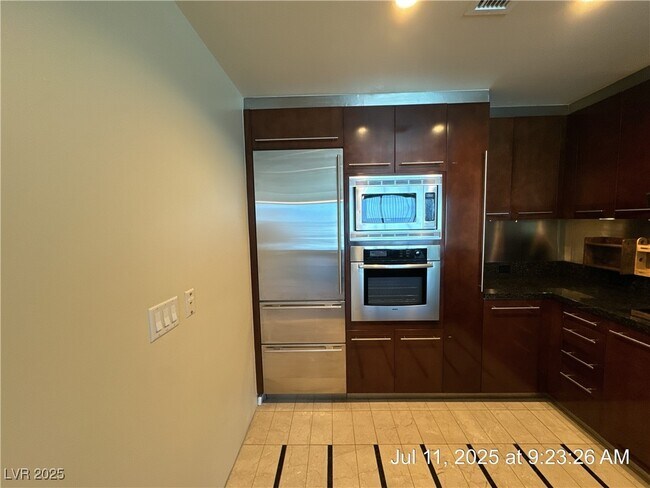 Building Photo - 2700 S Las Vegas Blvd