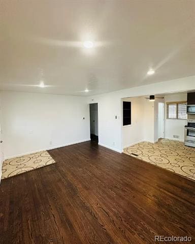 Building Photo - 940 W 70th Pl