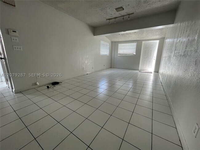 Building Photo - 2105 Monroe St