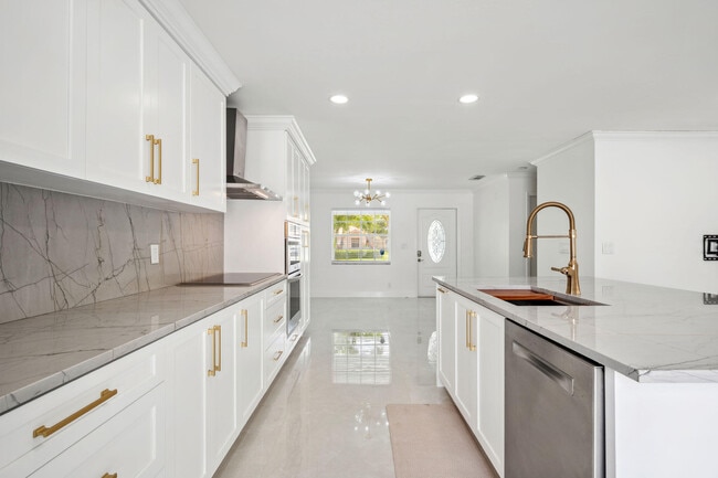 Building Photo - 3460 Commodore Ct