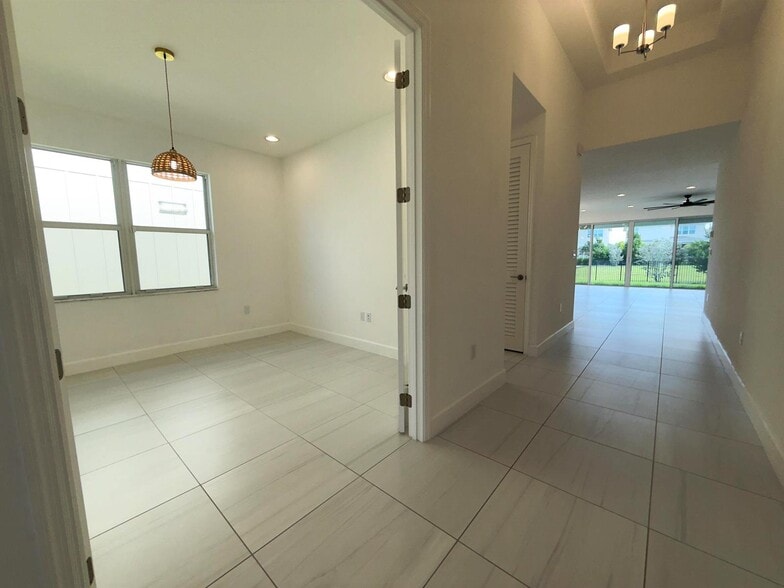 Building Photo - 1346 Harvester Xing