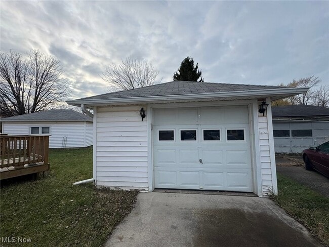 Building Photo - 1612 Maple Dr