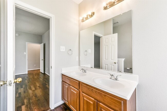 Building Photo - 3863 Silver Hawk Dr