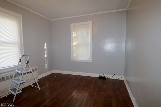 Building Photo - 176 Shephard Ave