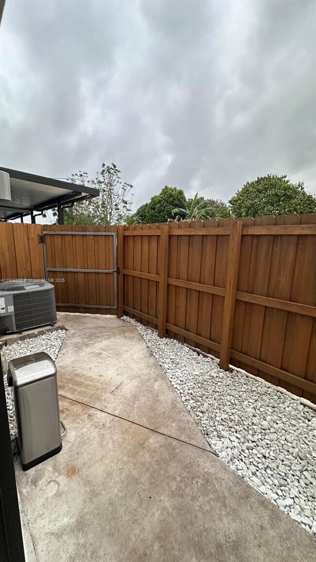 Building Photo - 25308 SW 135th Ave