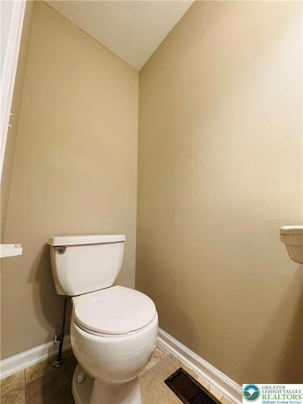 Building Photo - 102 Quaker Dr