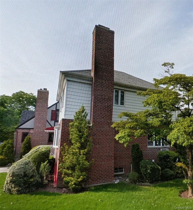 Building Photo - 178-05 69th Ave