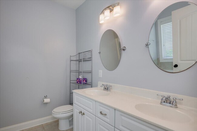Building Photo - 4122 Chastain Dr