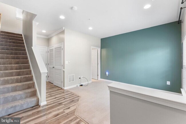 Building Photo - 336 White Oak Way