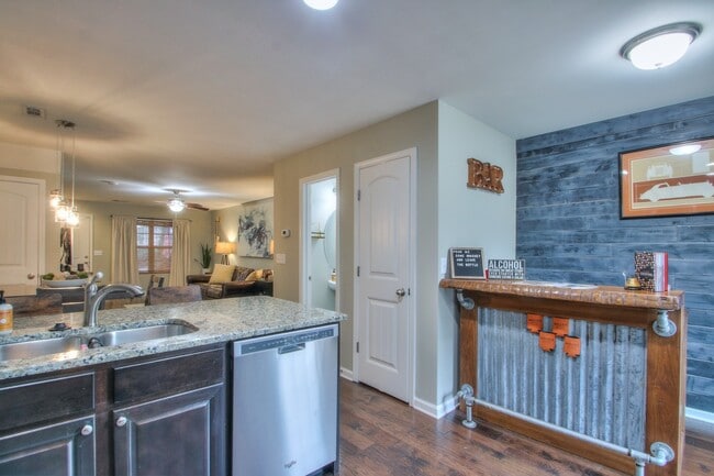 Building Photo - 1215 Riverbrook Dr