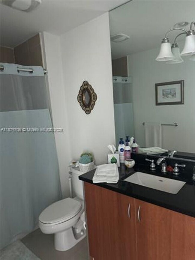 Building Photo - 300 S Biscayne Blvd