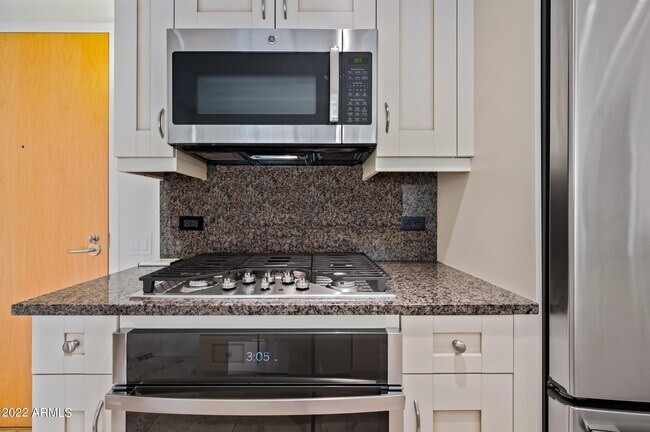 Building Photo - 7167 E Rancho Vista Dr