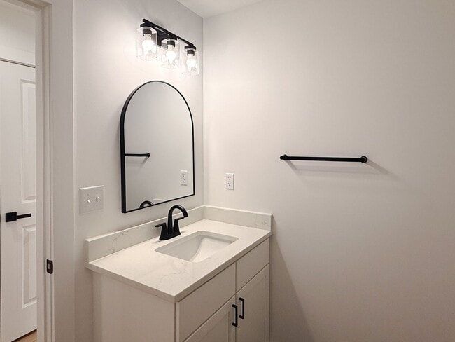 Building Photo - 303 R C Thompson Rd