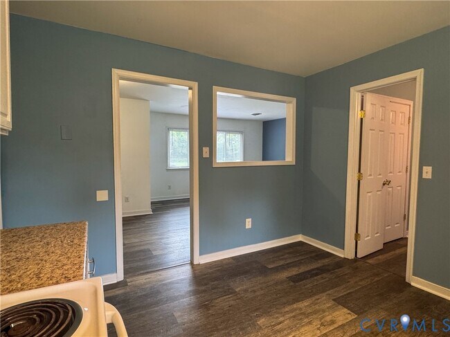 Building Photo - 2590 Pinehurst Dr