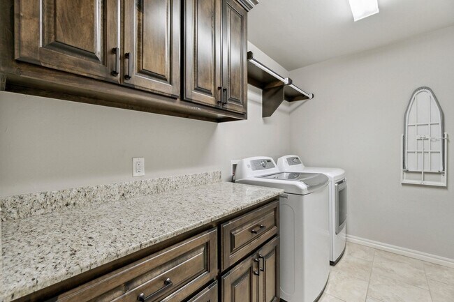 Building Photo - Upscale Comfort Meets Everyday Functionality in This Stunning 3-Car Garage Home!