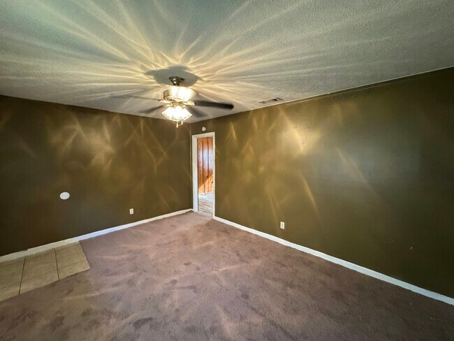 Building Photo - 1547 Dianne Dr