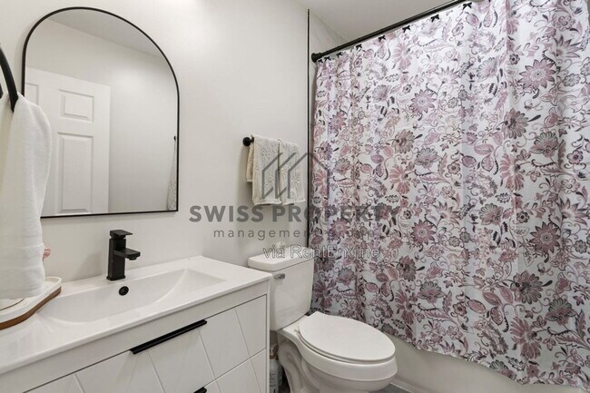 Building Photo - 463 S 22nd St