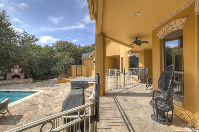 Building Photo - 9752 Trophy Oaks Dr