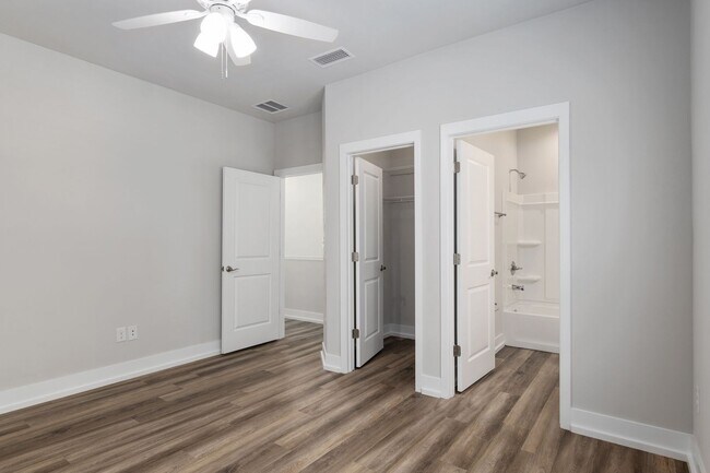 Building Photo - Stunning Brand-New 3-Bedroom, 3-Bathroom H...