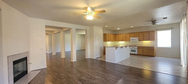 Building Photo - Gorgeous Single Story Home