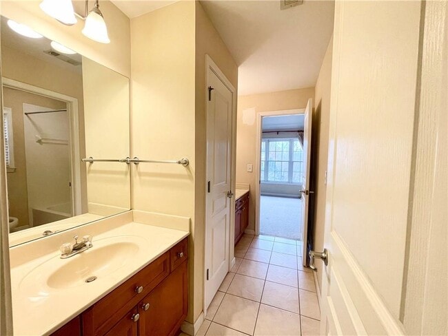 Building Photo - 555 Vinings Springs Dr SE