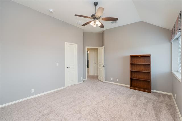 Building Photo - 205 Oakcrest Dr