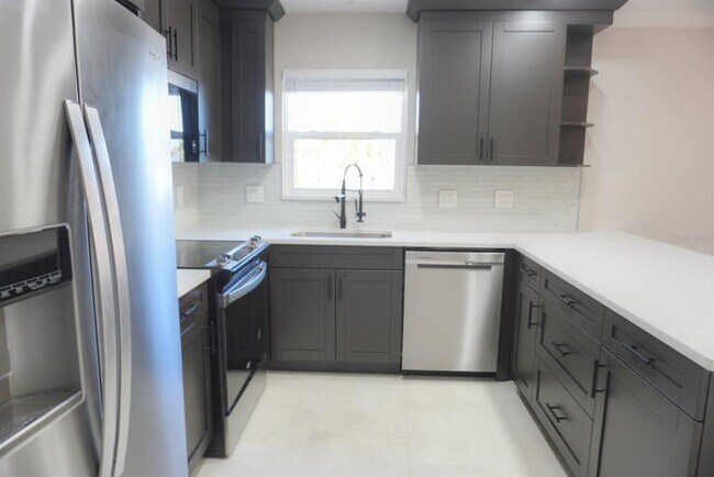 Building Photo - 8535 Blind Pass Dr