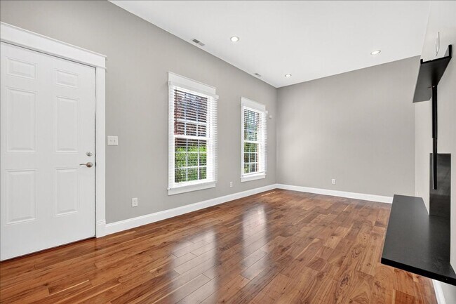 Building Photo - 36 Carriage Ln