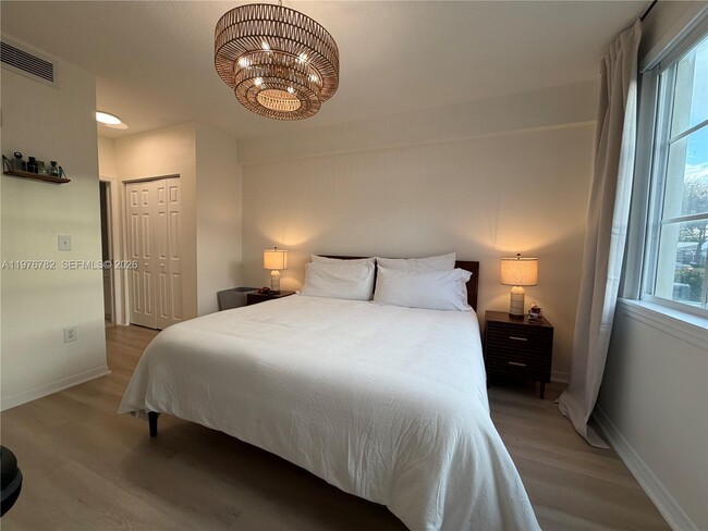 Building Photo - 6851 SW 44th St