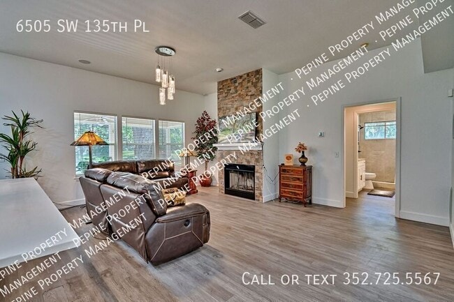 Building Photo - 6505 SW 135 Pl