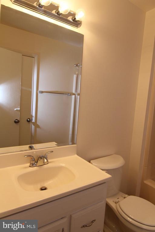 Building Photo - 9008 Sandalwood Dr