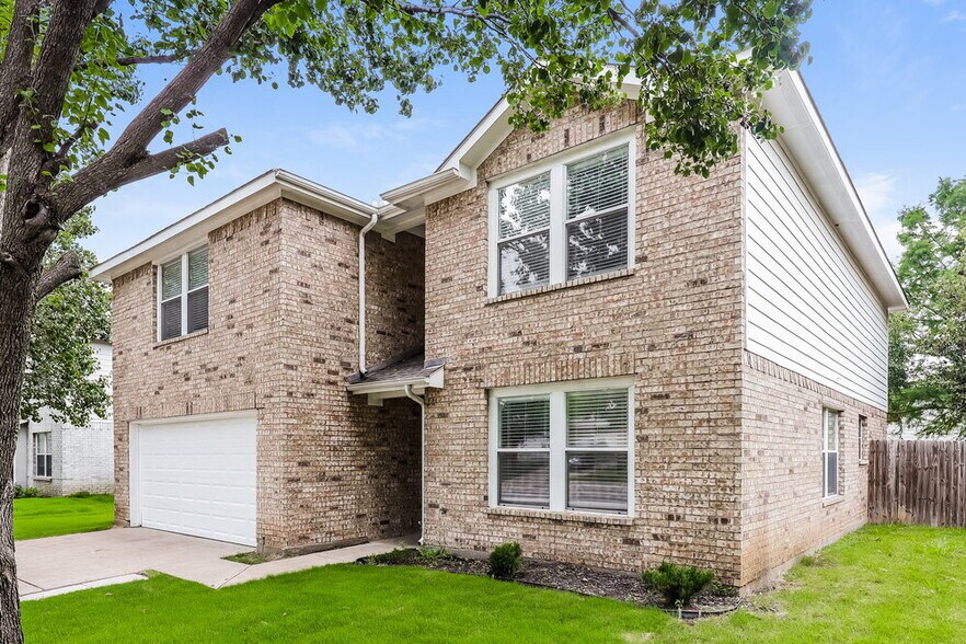 Building Photo - 2216 Overlook Ln