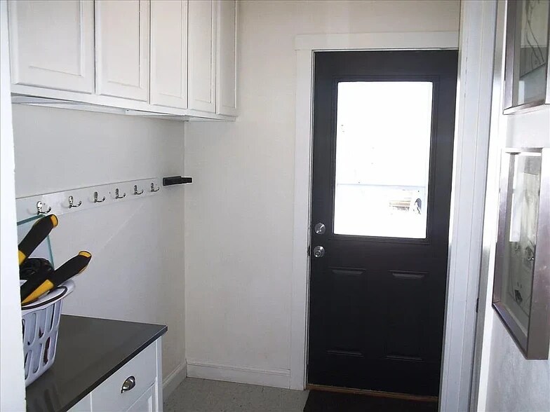 Building Photo - 1516 Badger Ave