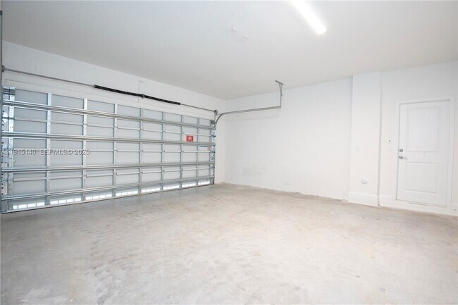 Building Photo - 26360 SE 8th Ct