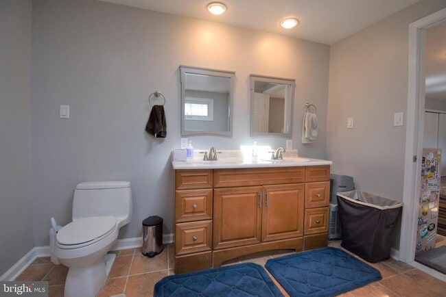 Building Photo - 8811 Badger Dr