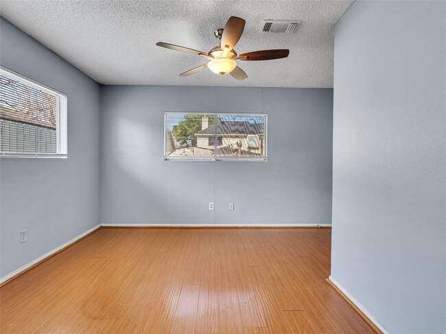 Building Photo - 10919 Pigeonwood Dr