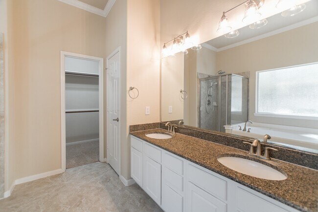 Building Photo - 139 S Rocky Point Cir